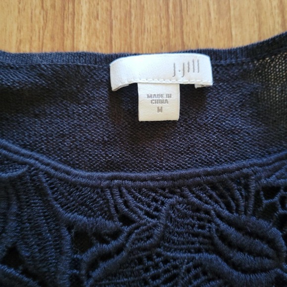 J Jill Shirt Top Womens Medium Black Linen Knit Crochet Lace Neckline Timeless - Picture 4 of 11
